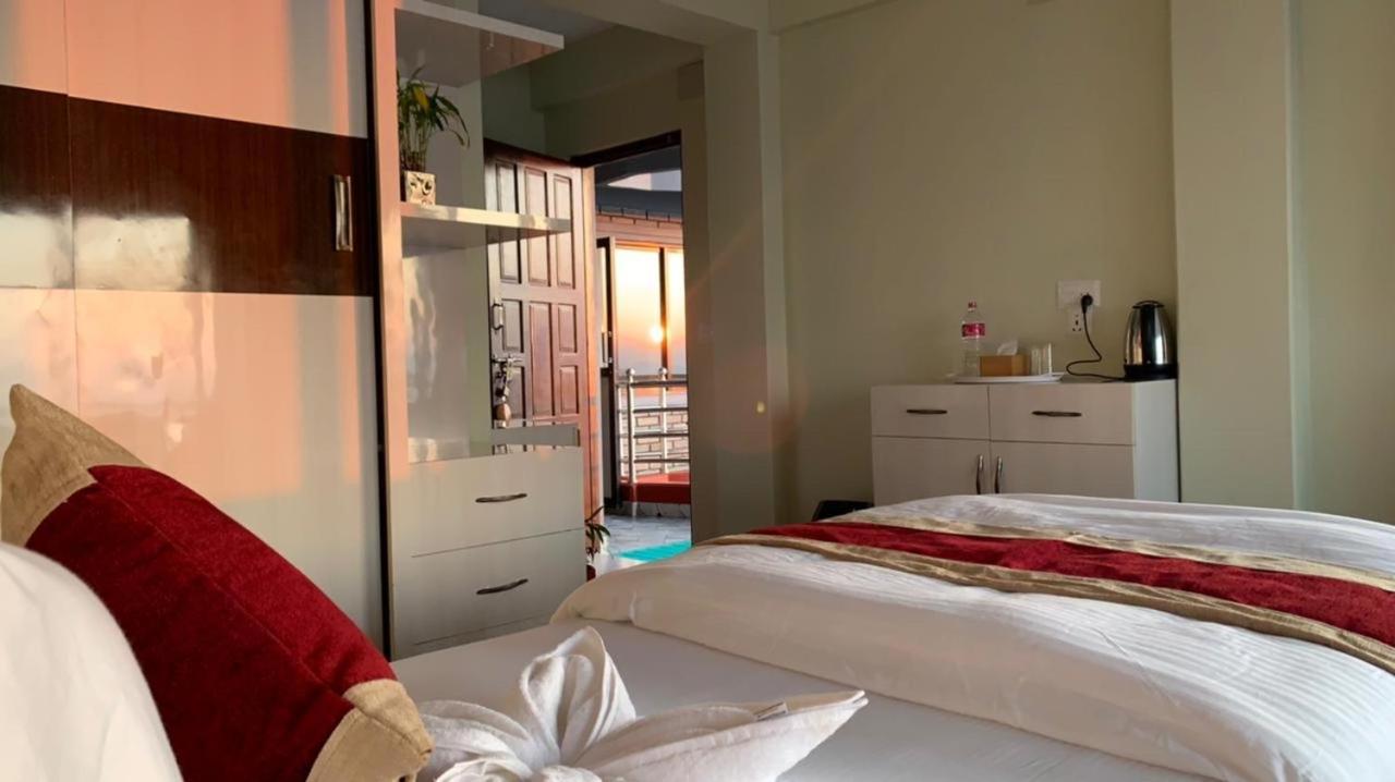 Hotel Pristine Himalaya Ποκάρα Εξωτερικό φωτογραφία